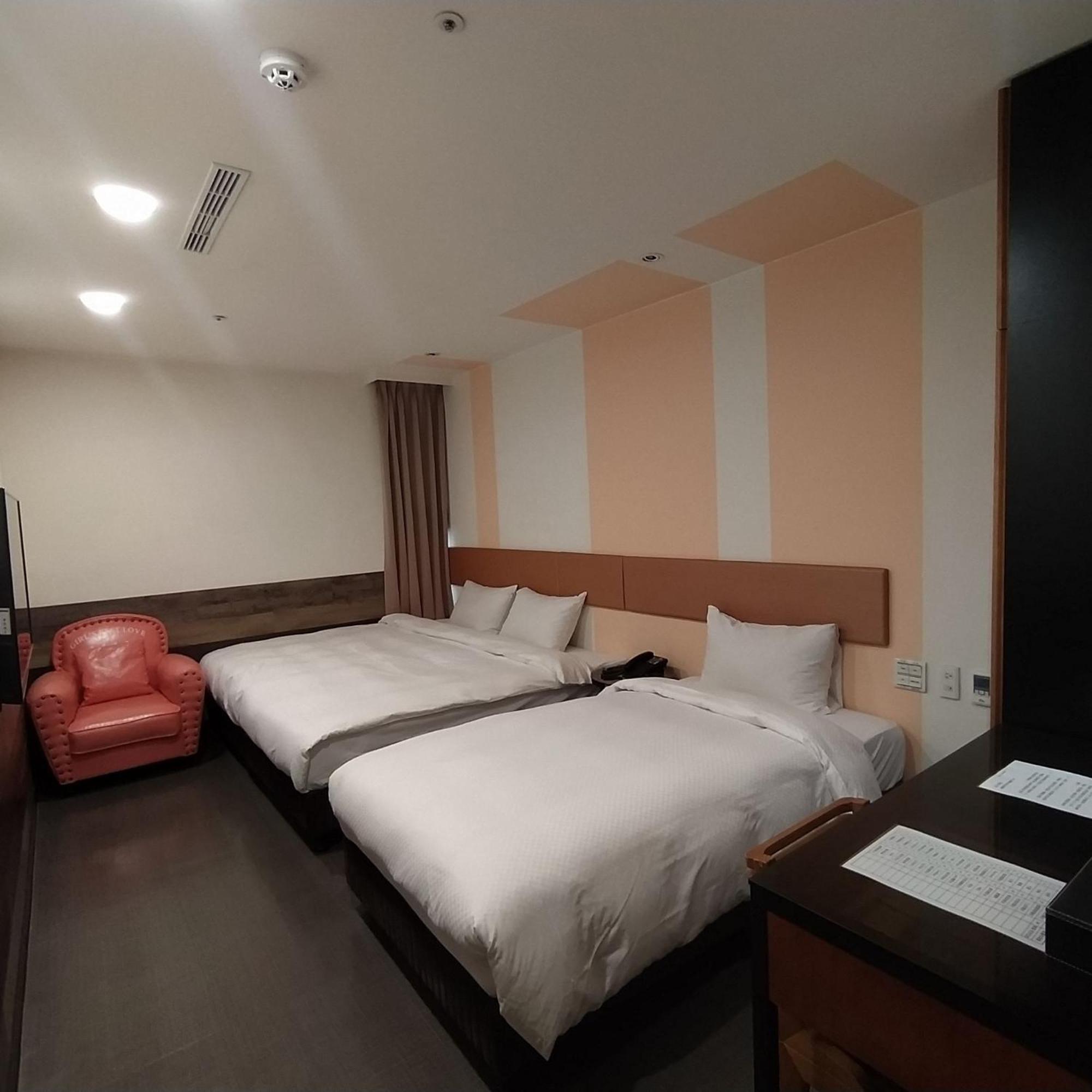 Hotel J Taoyuan Pingzhen ภายนอก รูปภาพ
